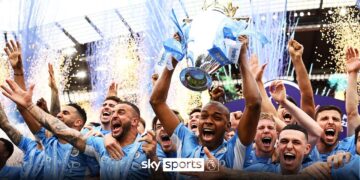 Manchester City lift the 2021/22 Premier League trophy! 🏆